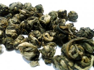 Зеленый чай «Люй Лун Чжу» Зеленая Жемчужина Дракона 100 г
