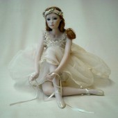 Фарфоровая кукла Анна Marigio 39 см FD1339